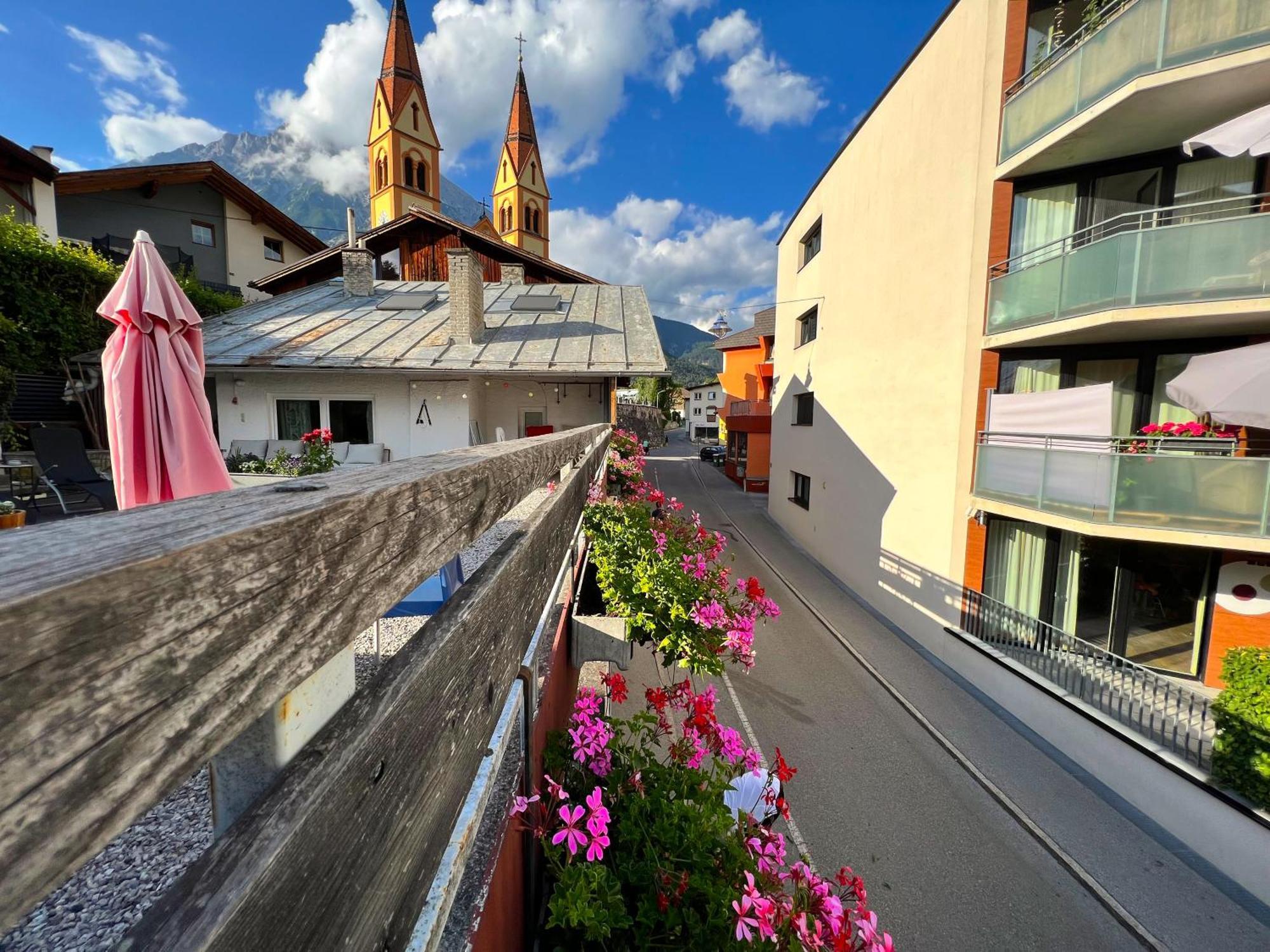 Mitten Im Zentrum Ferienwohnungen Mit Sonniger Terrasse Telfs Exterior foto